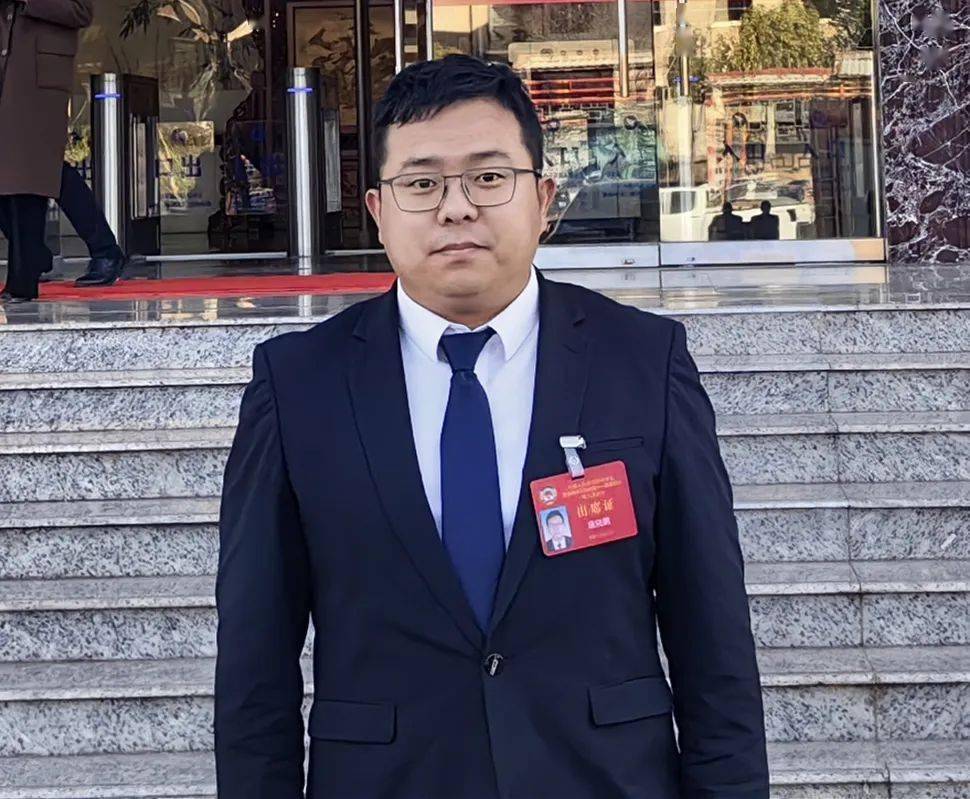 作为一名90后的共青团界别政协委员,共青团大姚县委书记施晓鹏始终将"