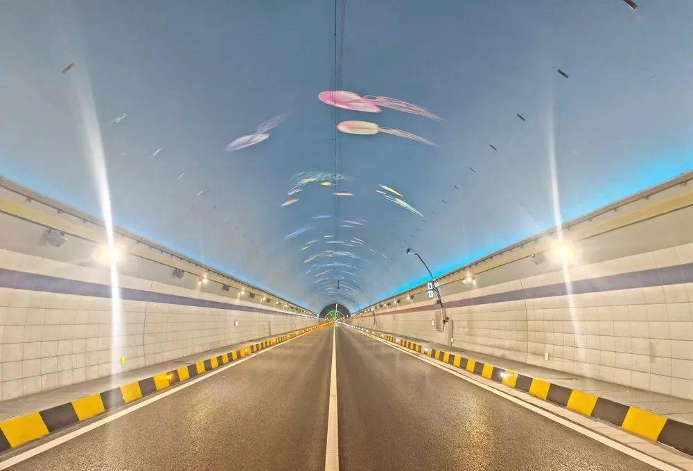 甘肃最长公路隧道建成通车