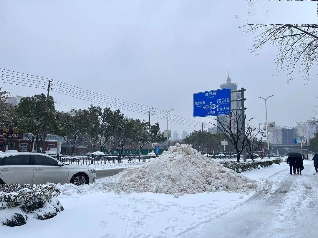 荆州最新天气预报根据中国天气网最新天气预报显示:2月4日,小雪转多云