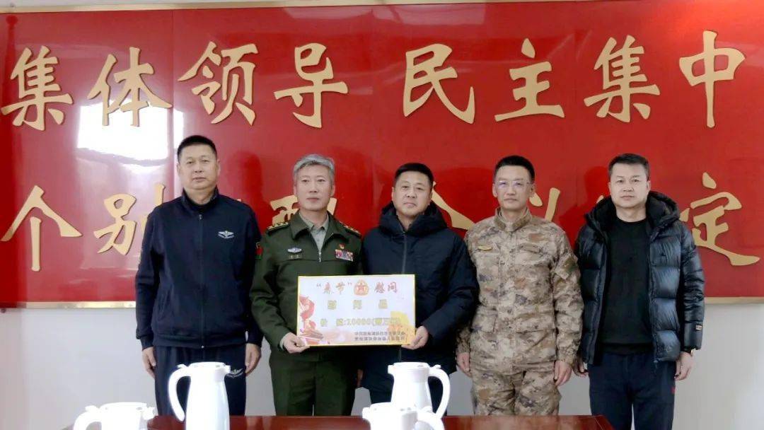 县委常委,县人武部部长孙洋参加走访.