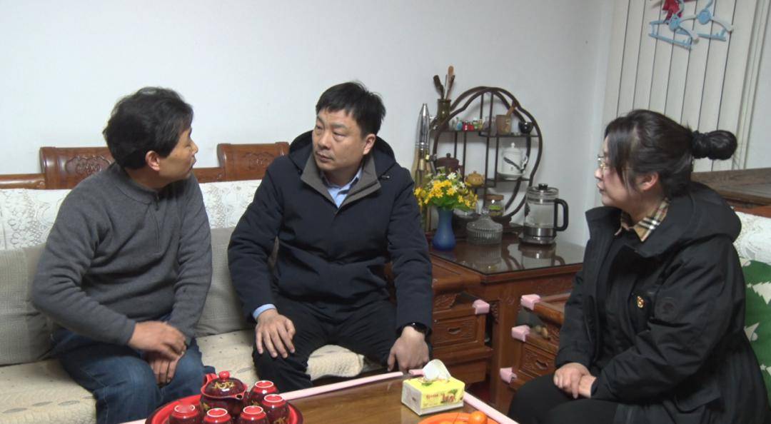 新乡县领导慰问离退休老干部