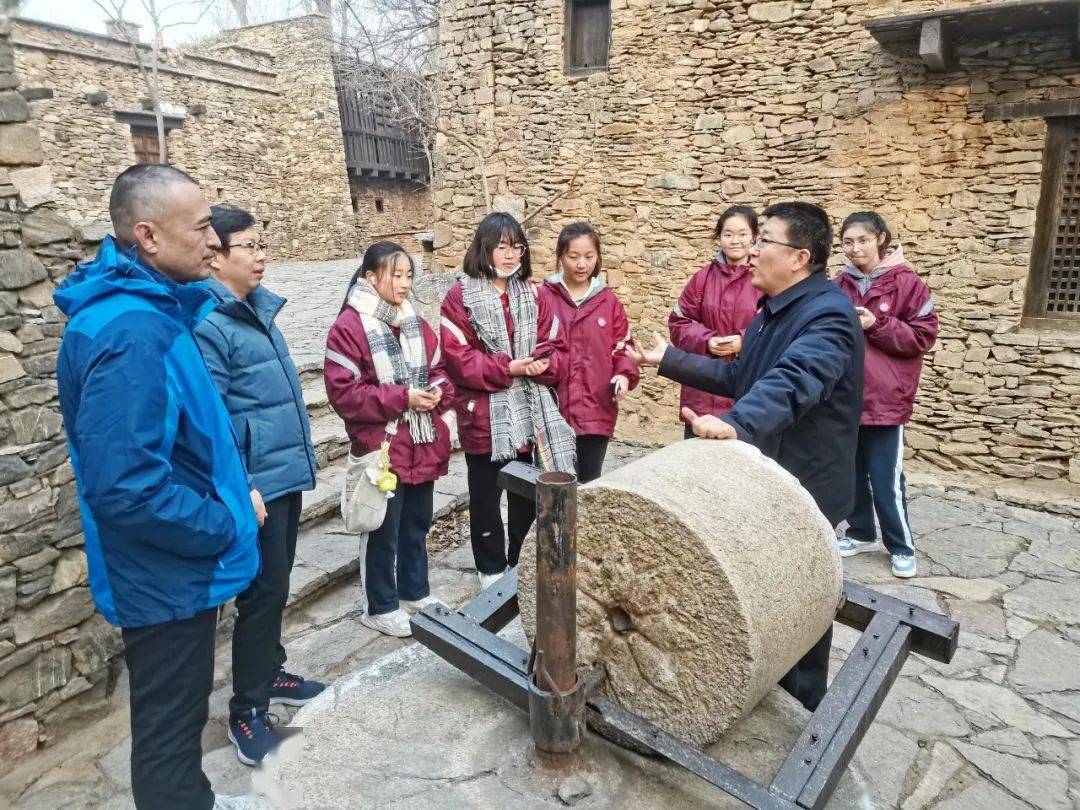 喜报| 长清一中被评为全省民族团结进步示范单位_政治_新疆_教育