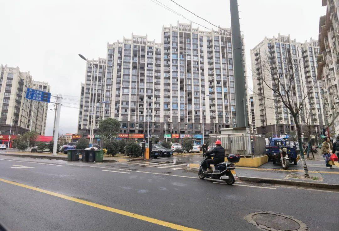 关于万安县城区春节前后开放部分单位停车场及公共临时停车场的通告