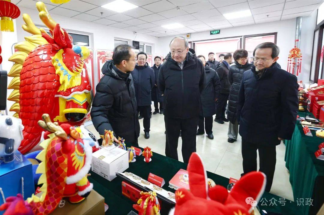 春节将至,尹力,殷勇来到商超,公园,供电服务中心等地