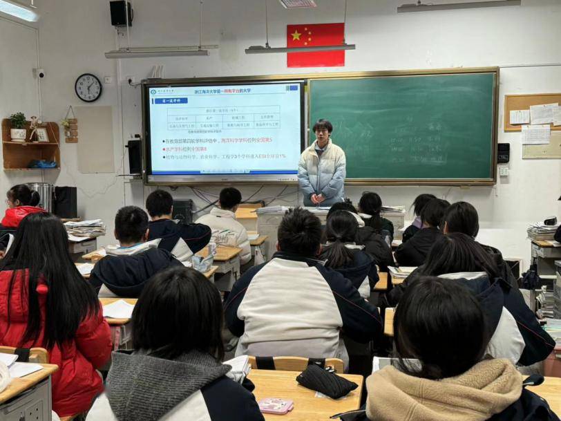 常山县第一中学校服图片