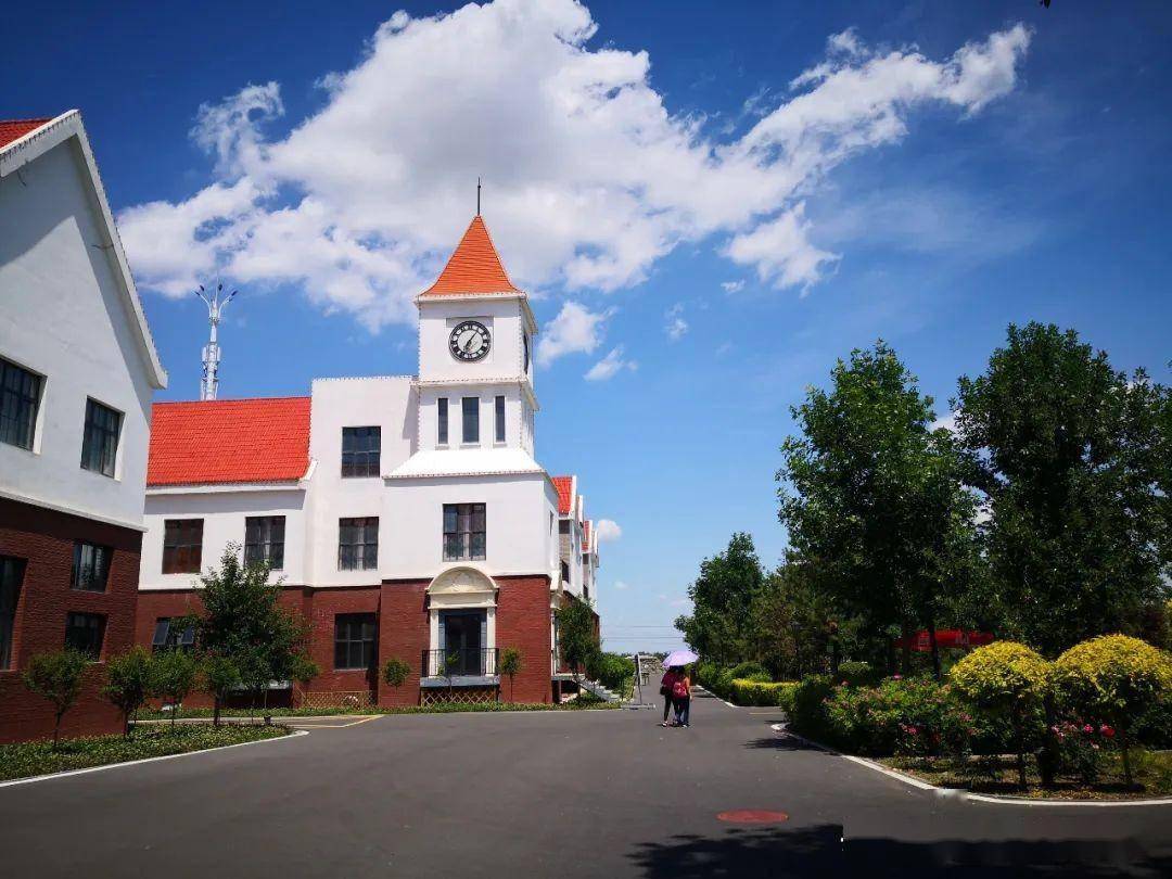 四,黑梁湾山庄aaa黑梁湾山庄是玛纳斯县最大的田园风光式休闲度假