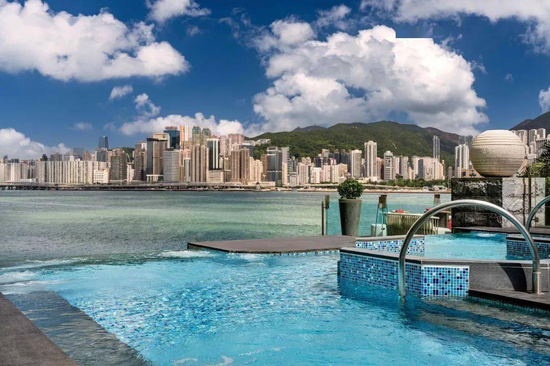 作为真正一线临海的酒店,香港丽晶的地理位置自然是无需多言.