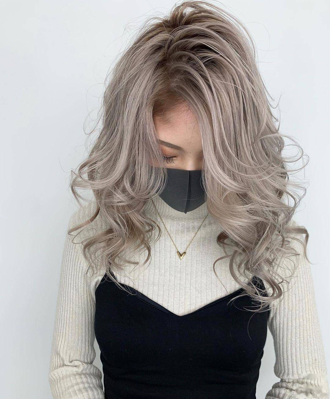 "奶茶色" 高级有温度_中国_发型_形象