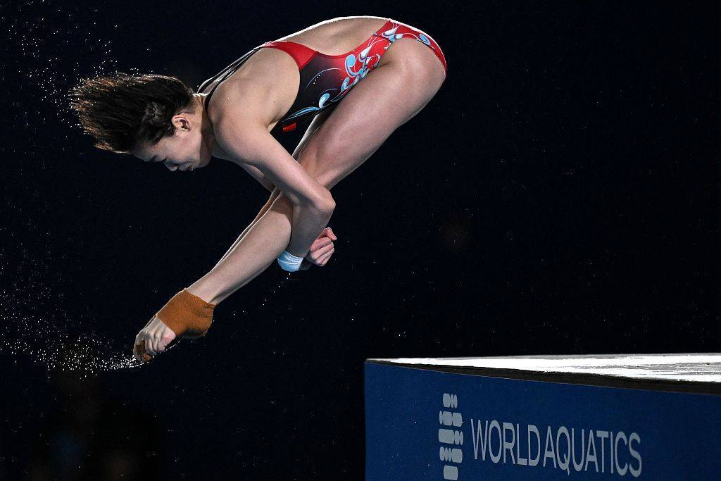 全红婵世锦赛女子10米台夺金，拿下跳水生涯金牌大满贯