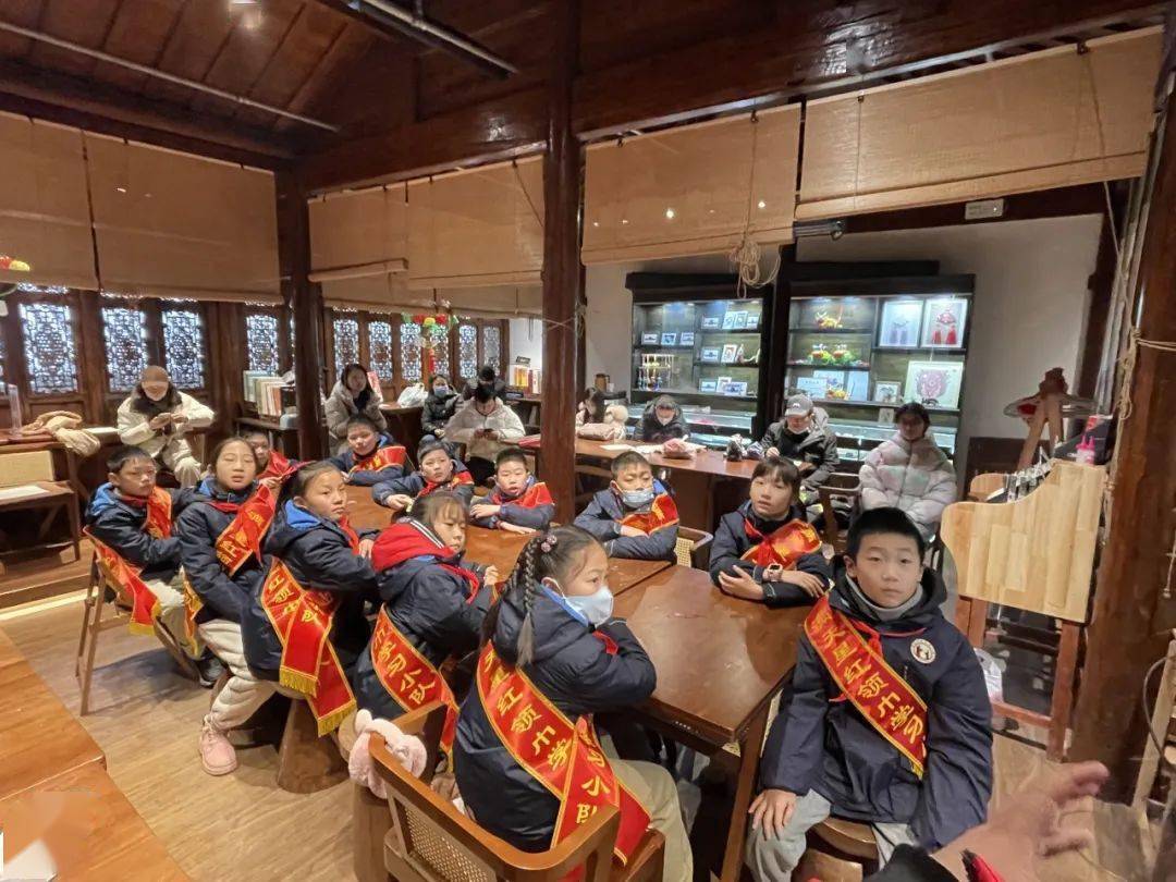 【红领巾寻访报道】南京市夫子庙小学——"红领巾寻访传统文化"制鳌鱼