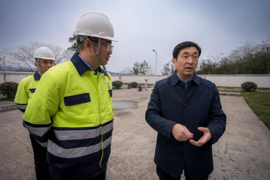 周明理带队对辖区河流开展环境安全风险隐患排查黔江区生态环境保护