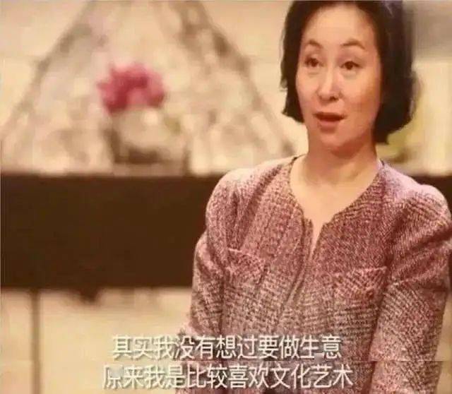 送豪門女友出嫁後,知名男星吃藥自殺:葬禮上這張照片