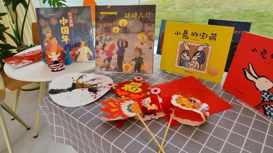 中福会出版社携手中福会幼儿园在宋庆龄文化空间共同举办喜迎甲辰新春