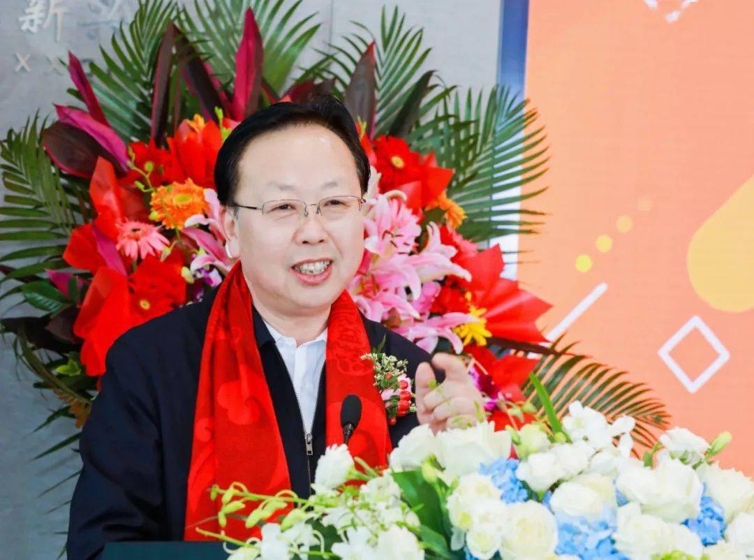 盛世开拓新纪元,龙跃新年谱新篇.