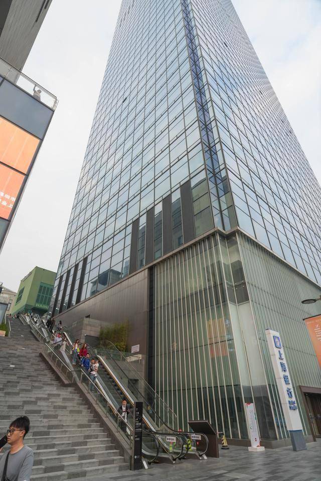 深业上城24年灯光秀,龙年必打卡,随手一拍刷爆朋友圈