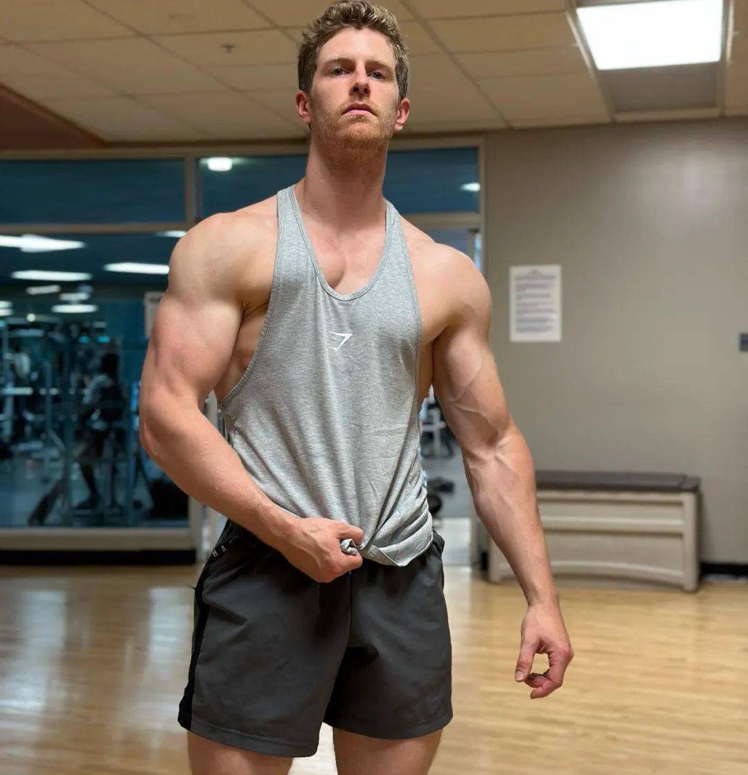 好莱坞男星有胸部缺陷,出生时没有右下半胸肌!_gunnar_影响_汗水