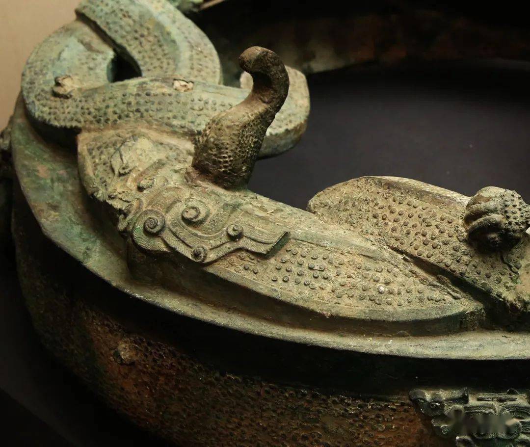 首博《凤舞九天(楚文化特展)》悦目赏心拍摄鼓座为圆圈形,上沿四周