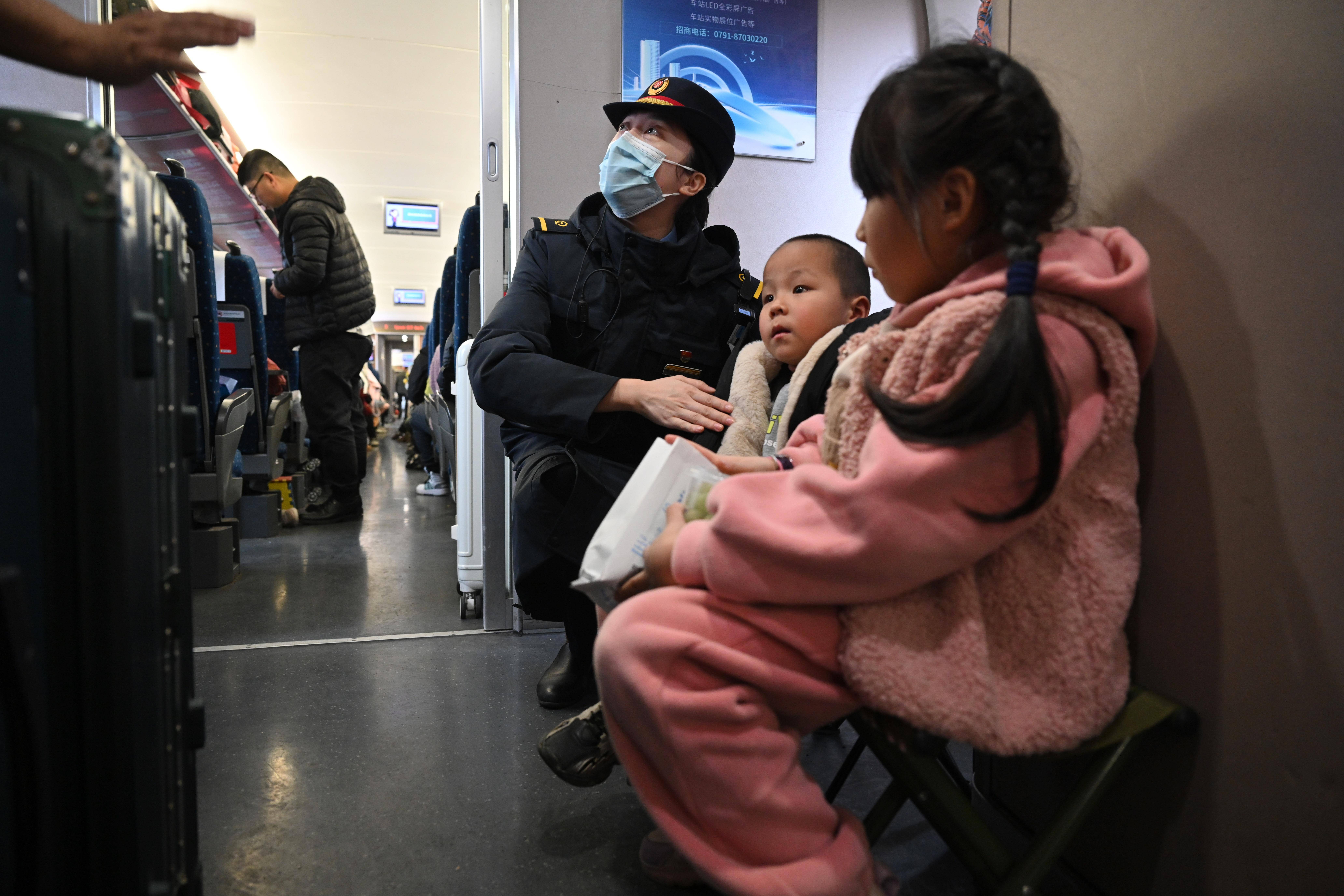 新春走基层|列车长尹琳的第十四个春运