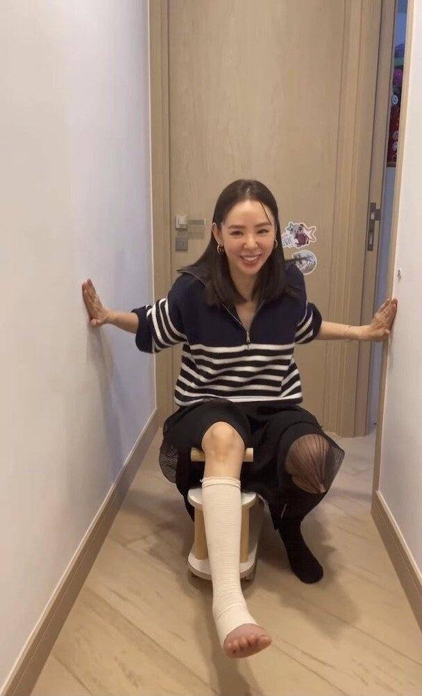 tvb女星自曝新年前受伤靠拐杖行走,婚后作品数量大减_谭凯琪_工作