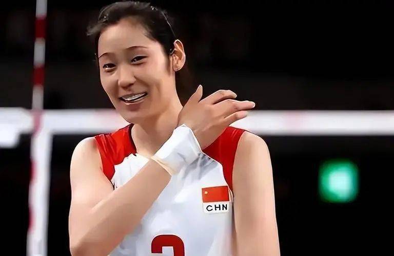 再次3-0获胜,朱婷状态完美火力全开,采访透漏回归国家队悬念!