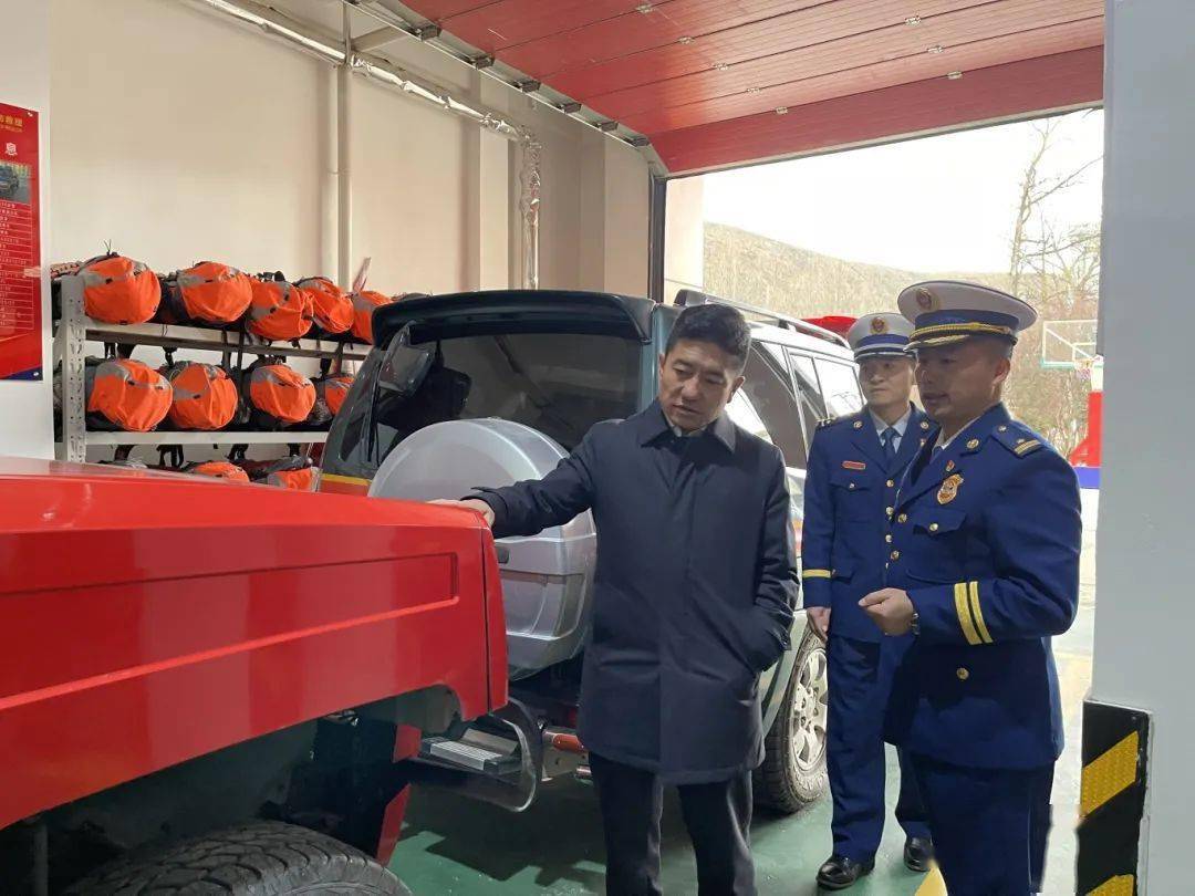 新春慰问|班玛县政府县长扎西东智春节前夕走访慰问消防大队_工作