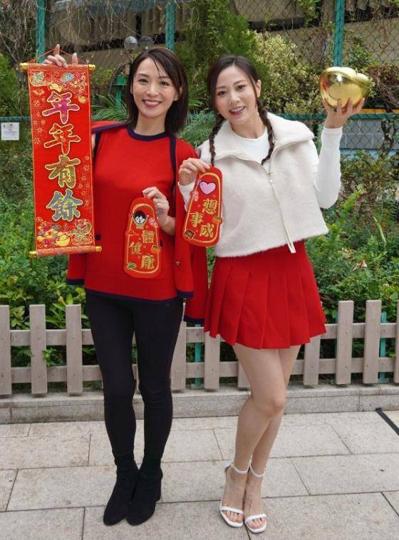 张宝儿带3个月儿子出门!袁伟豪穿亲子装,首坐儿童座椅