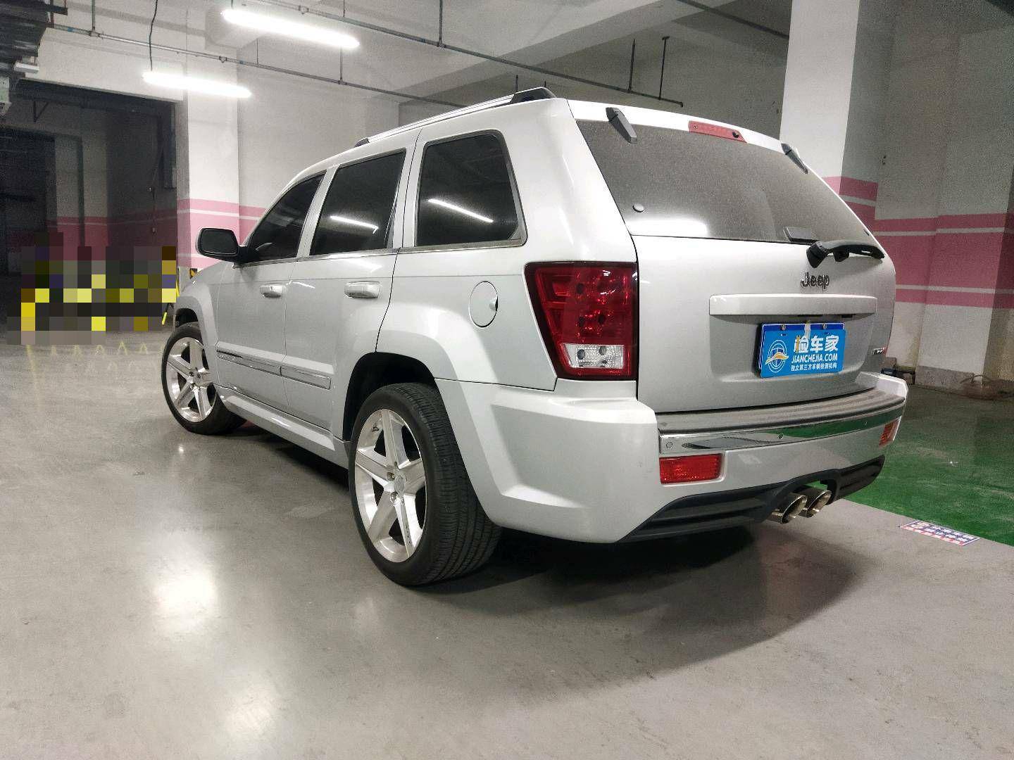 十八年前的大切诺基srt8开价20万,它还可以大力出奇迹