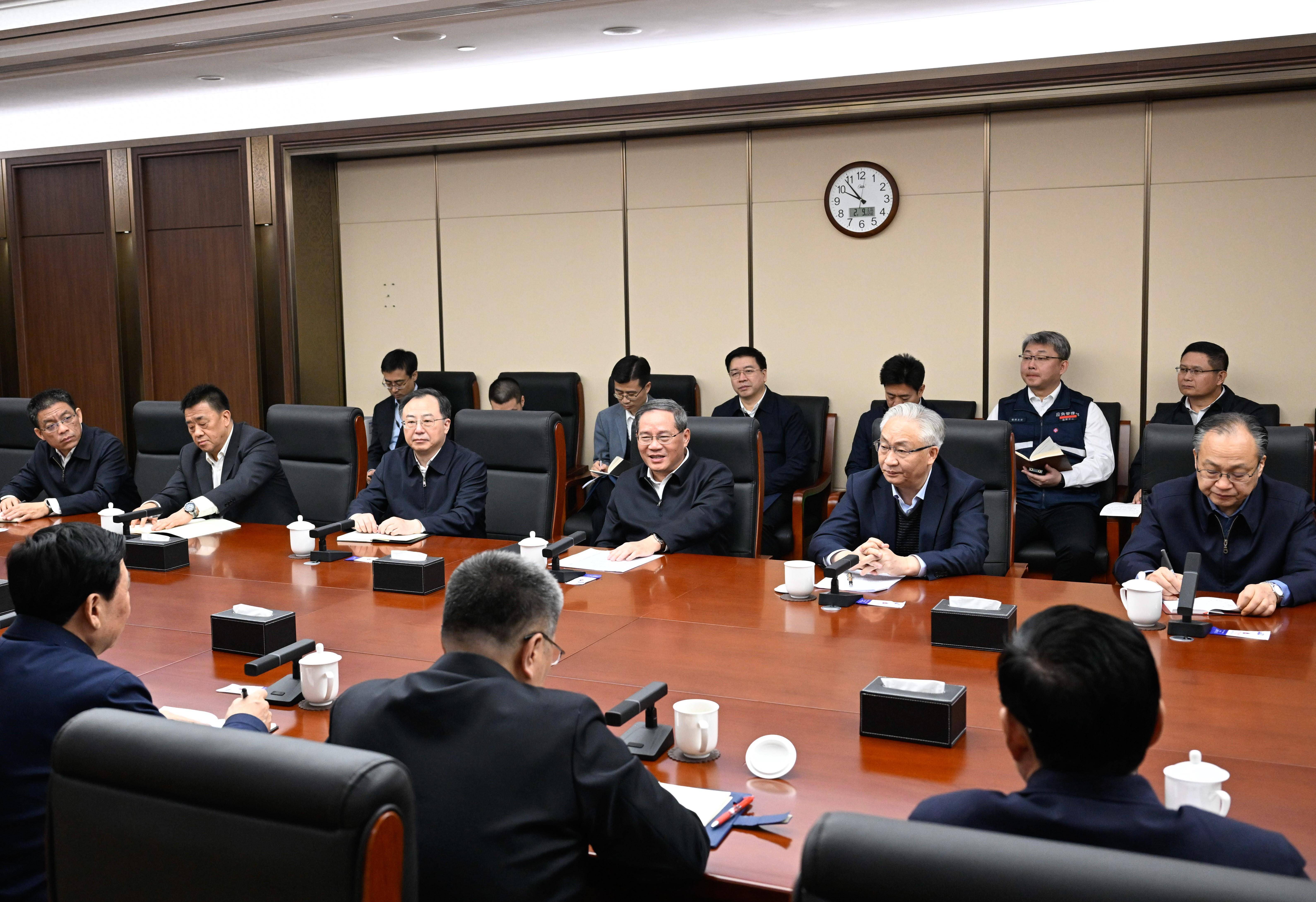 李强主持召开国务院常务会议