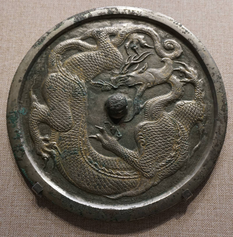 飞龙在天:中国铜镜史上龙纹形象的三次转变_战国_龙的_铭文