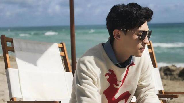 离开娱乐圈两年的邓伦,如今过得有多凄凉?连赔偿金的