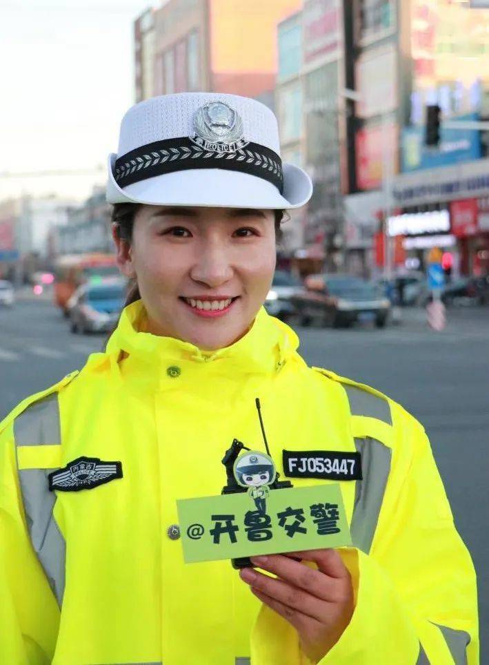 "龙年警官"的新春愿望_工作_公安局_群众