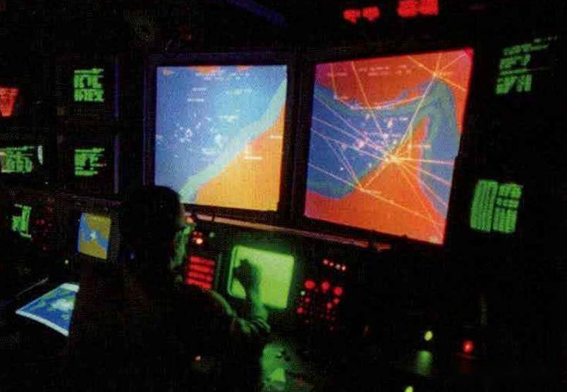 火炮射击训练是用雷达指挥127毫米主炮实弹射击从10海里外逼近的qst