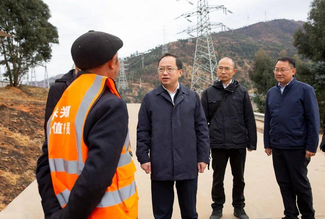 马辉暗访督查乡镇(街道)森林草原防灭火工作和值班值守情况