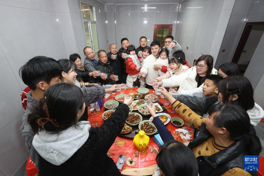 暖暖團圓飯_新華_年夜飯_一家