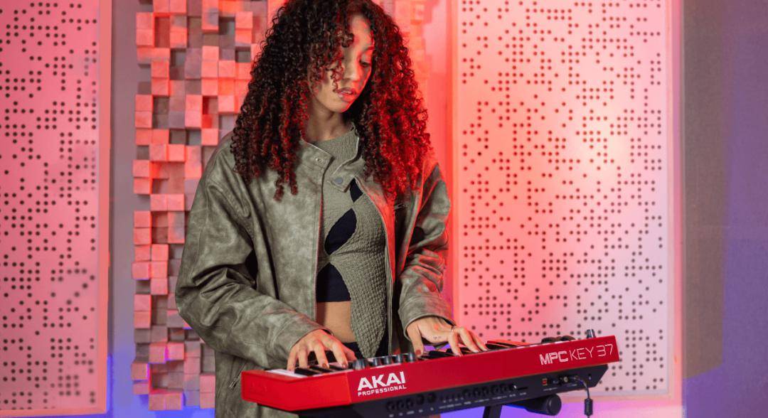 akai 发布 mpc key 37 合成器:尽管尺寸紧凑但功能一