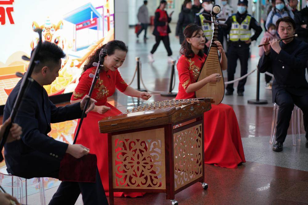 龙年喜洋洋,花城地铁站"奏响"广东音乐_活动_文化_广州