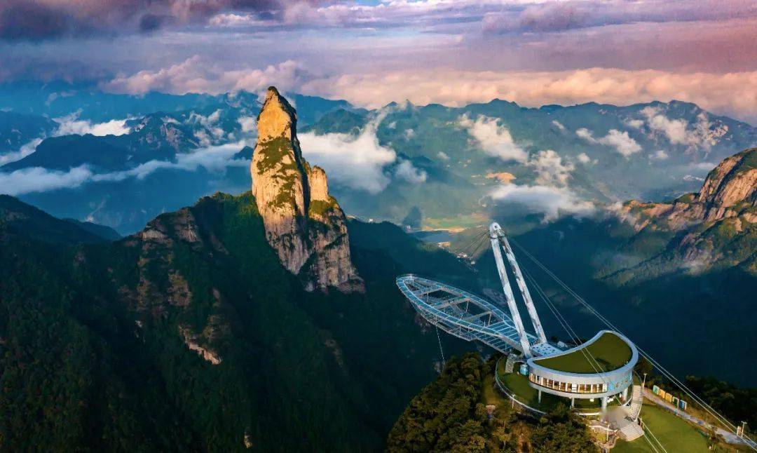 仙居旅游资源丰富,皤滩古镇,桐江书院,永安溪漂流,淡竹休闲谷等周边