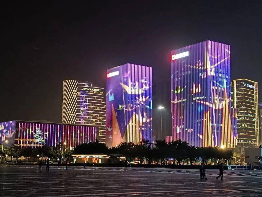 前海灯光秀前往宝安中心区海滨广场5号线宝华站c口,1/5号线宝安中心站