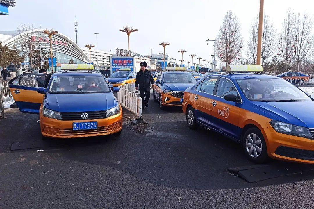 乌兰察布市交通运输综合行政执法支队加大出租车运营秩序整治.