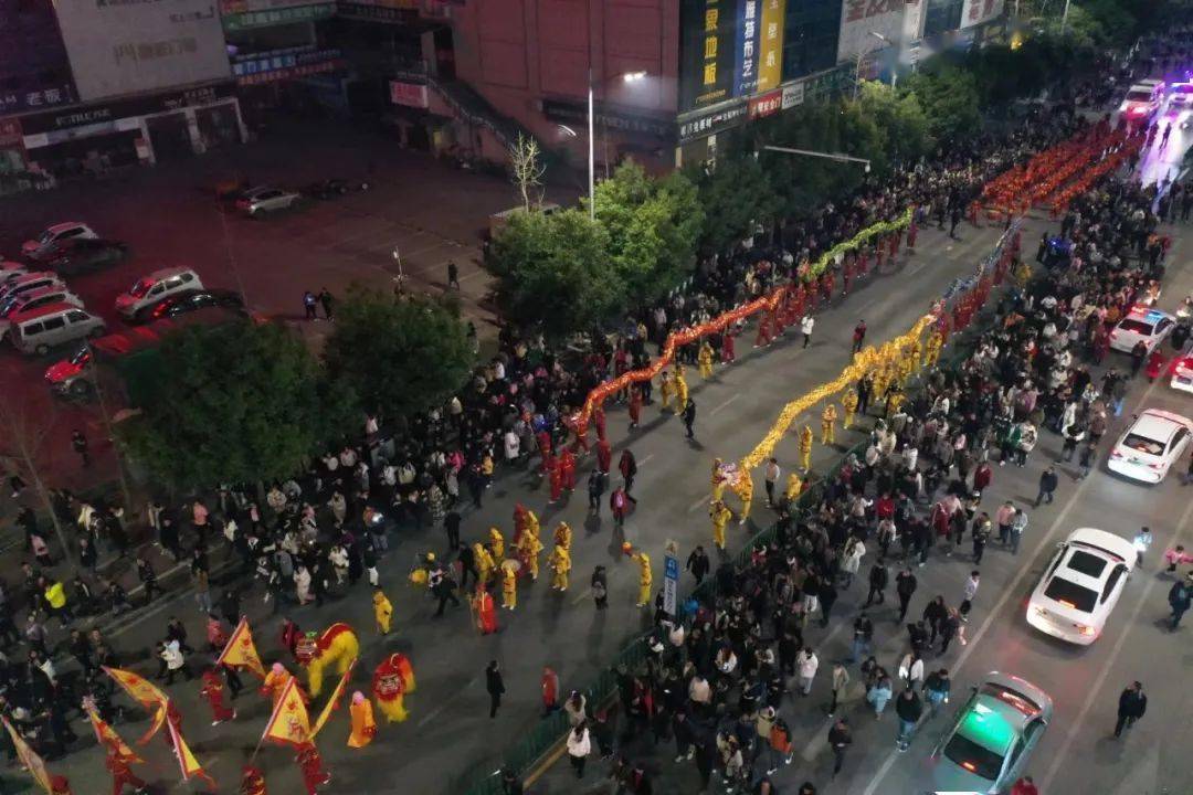 【网络中国节·春节】务川:花式舞龙,舞出浓浓"年"味_表演_活动_市民