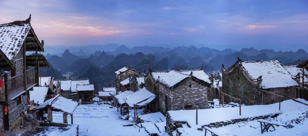 例如,在清远连南的千年瑶寨,至今仍保留着明清古建筑近400座,依山而