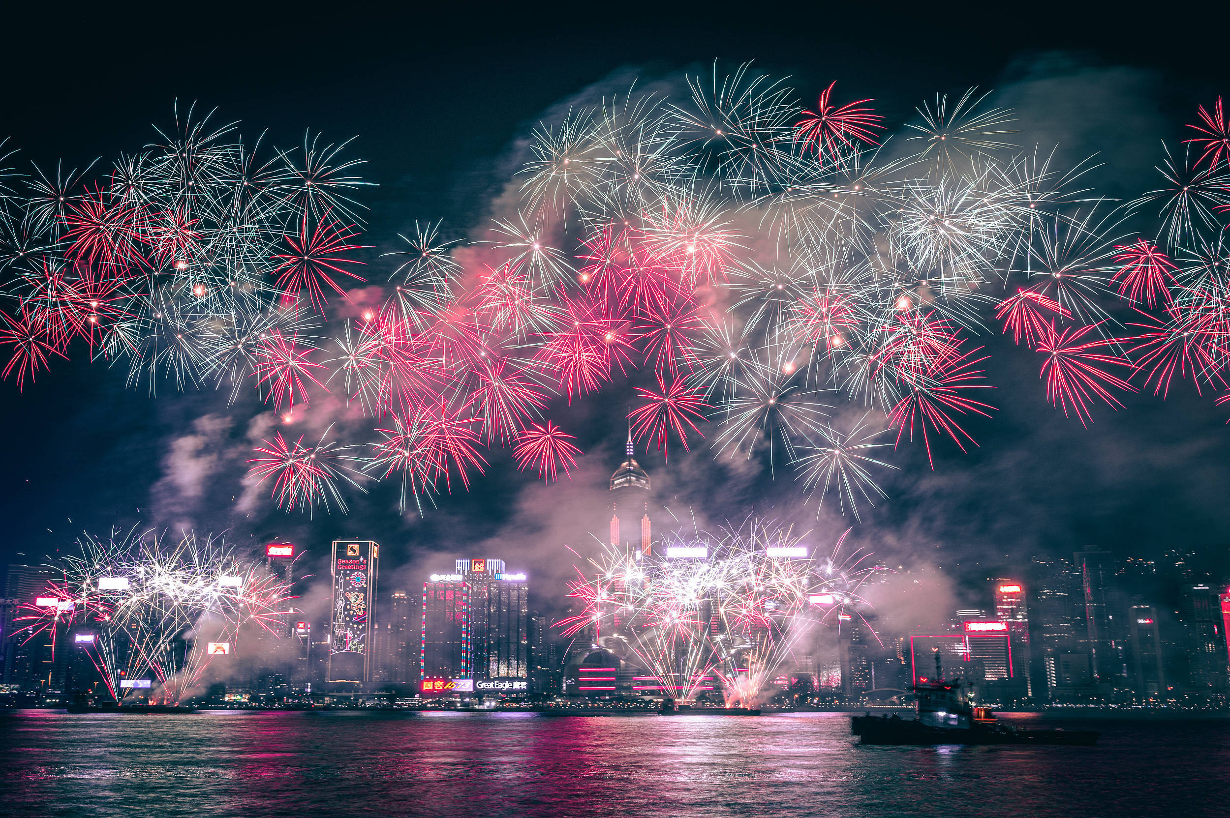 龙腾四海|香港2万3千余发烟花绚烂,祈愿"龙年新传奇"_汇演_维多利亚港