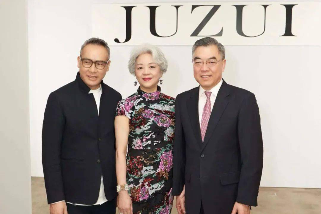 安正时尚集团董事长郑安政也对本场大秀的完美呈现表示满意:"中国