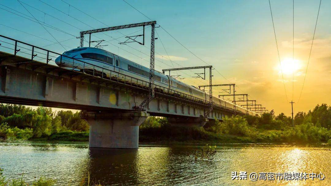 高密交通便捷,境内胶济铁路,胶新铁路,海清铁路,青银高速公路,明董