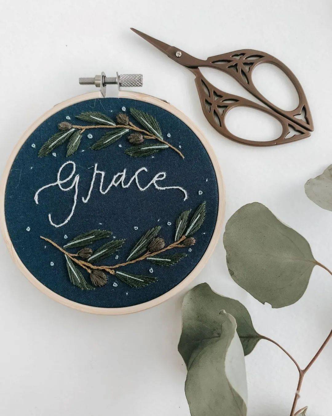 绣出如艺术笔触的云朵山峦,好治愈_katie_martin_创作