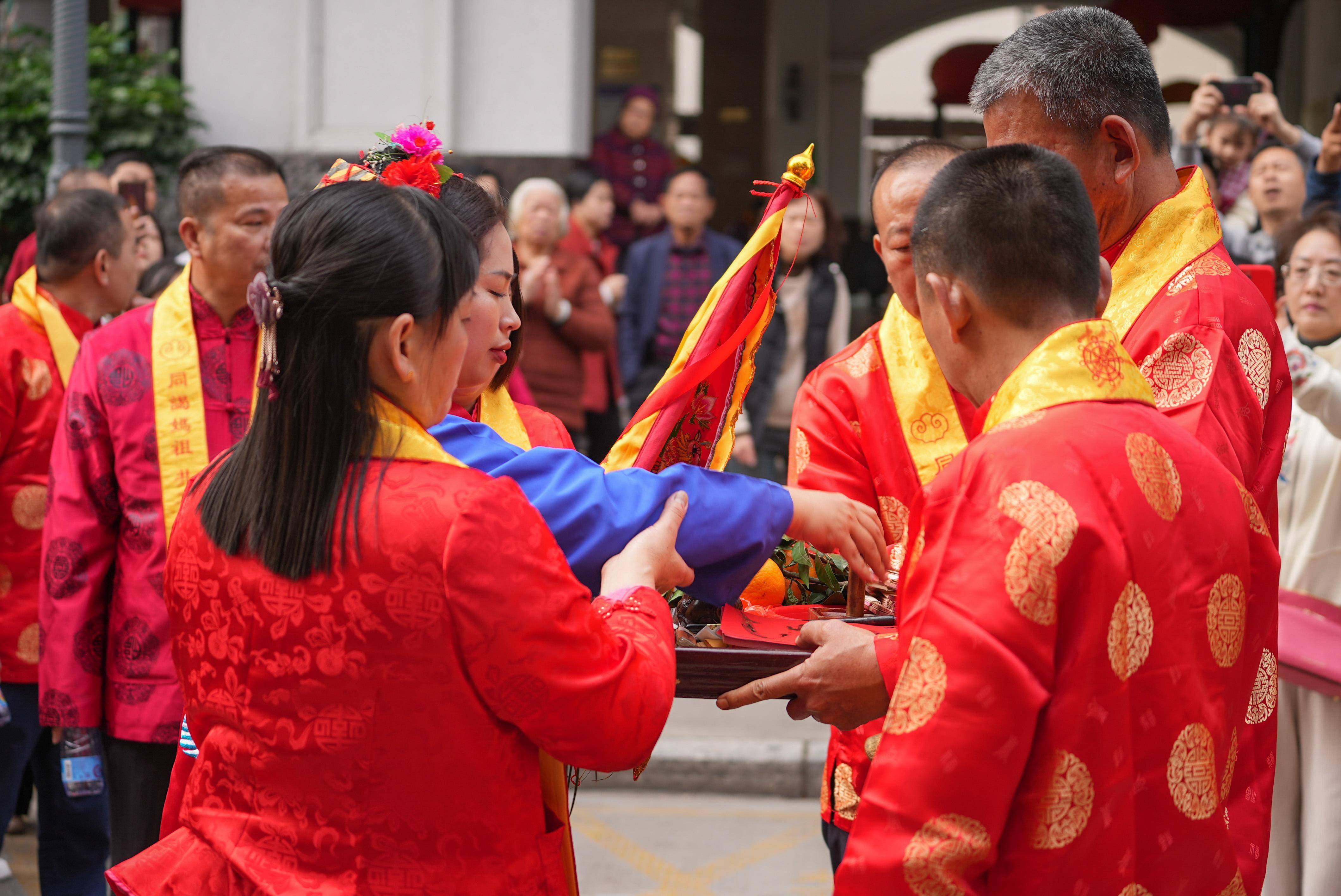 邂逅妈祖:珠浦的神秘之旅,揭开乩童职业的神秘面纱_个人_经历_西方