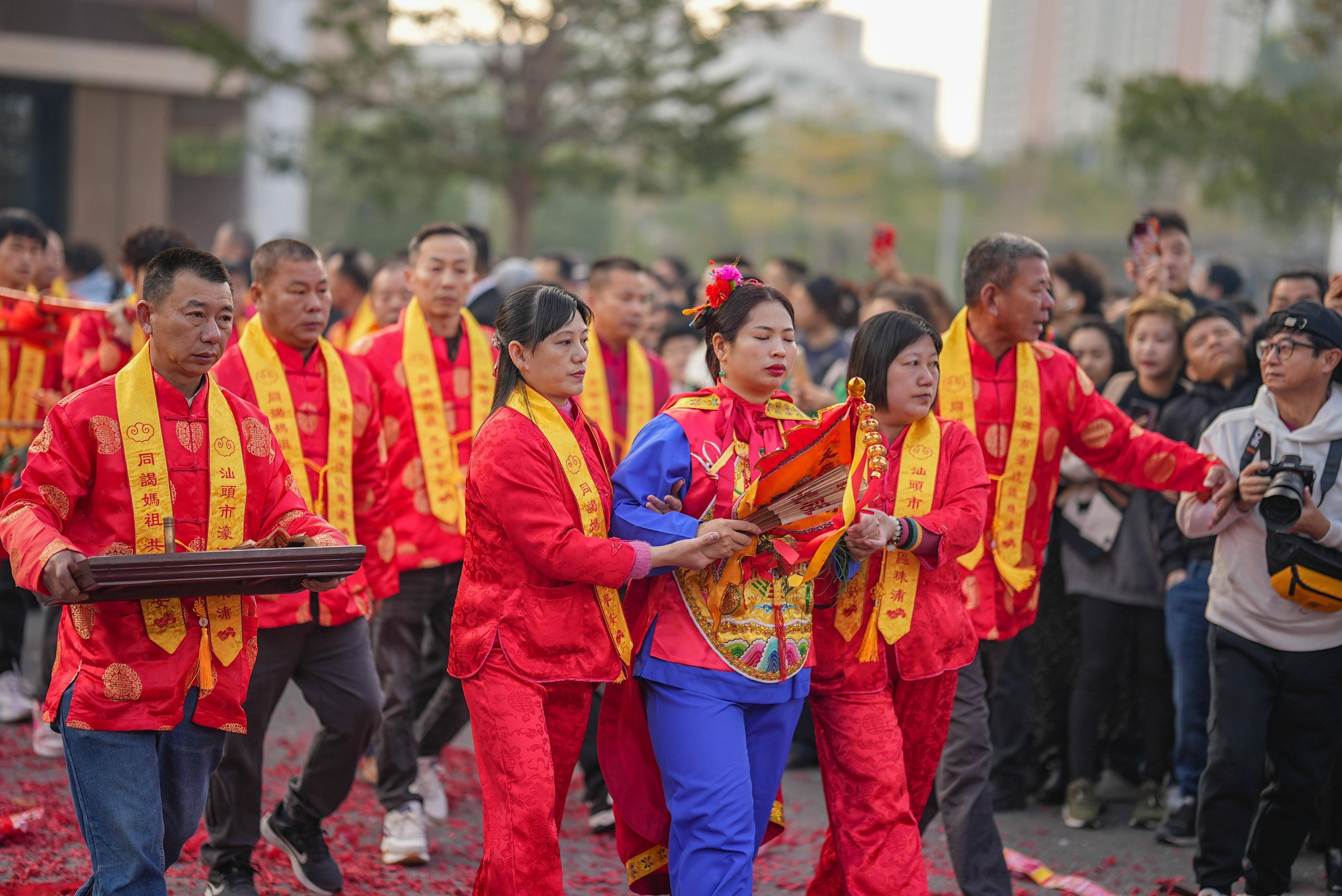 邂逅妈祖:珠浦的神秘之旅,揭开乩童职业的神秘面纱_个人_经历_西方