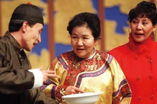 赵丽蓉:中国第一位小品女皇,她的一句台词识破潜伏间谍……_父亲_观众