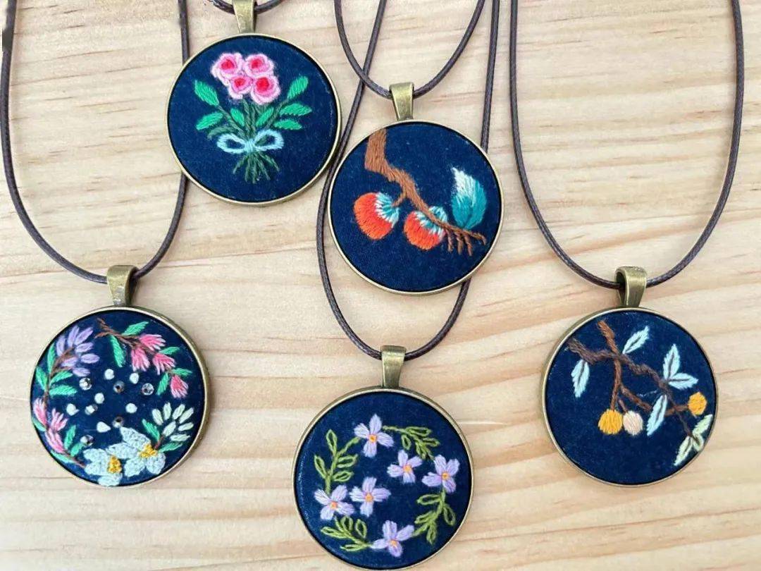 上海城市规划展示馆绣球是一种集刺绣,编织,构图于一体的艺术形式,将