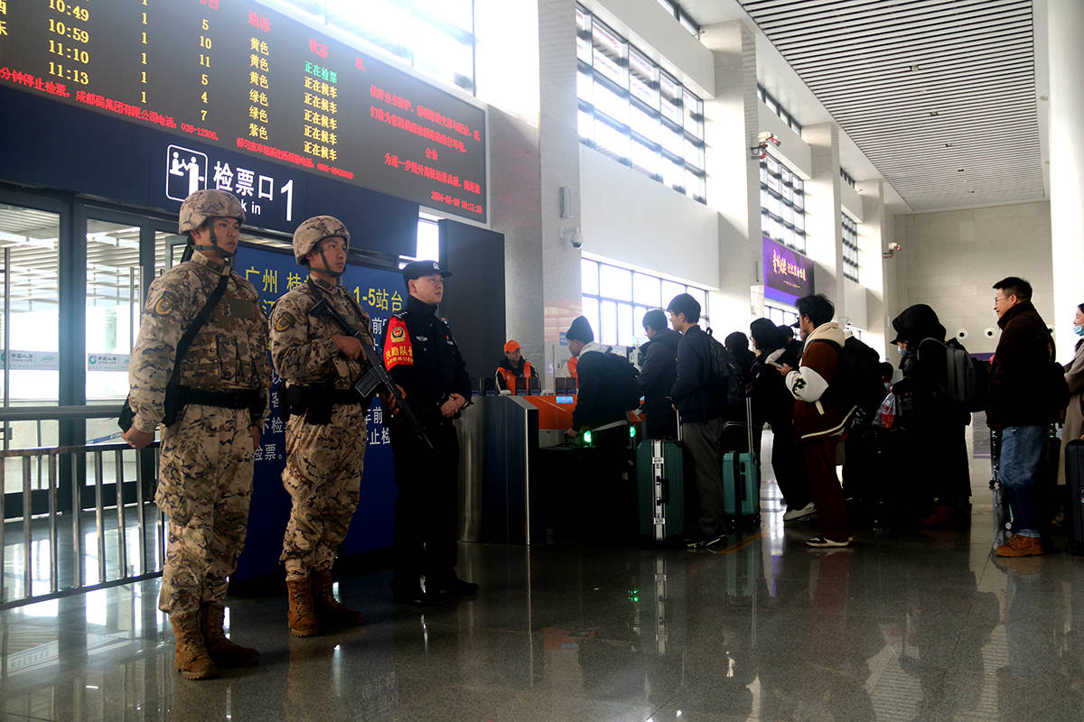 新年"心"守护 ,春节不打烊_身影_巡逻_任务